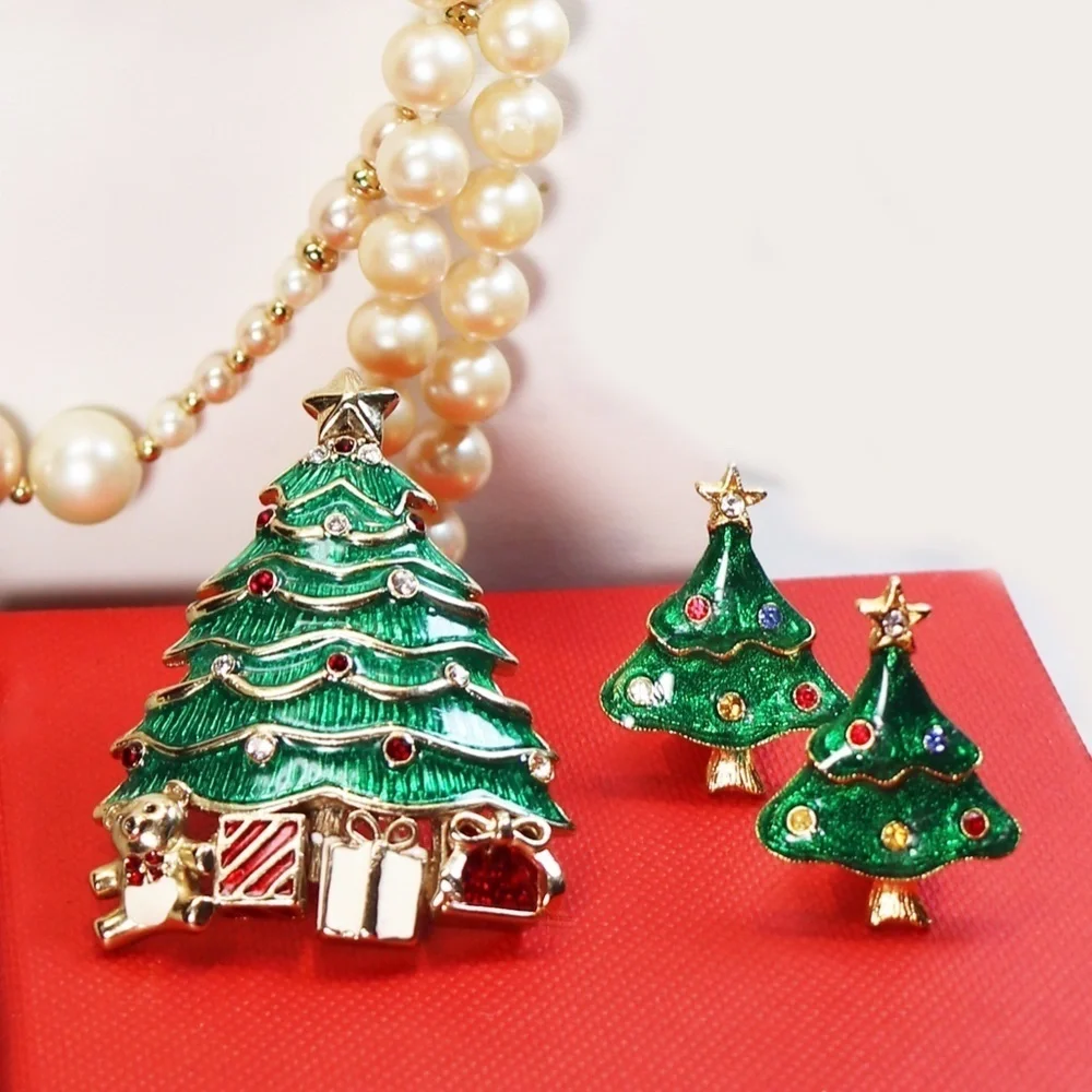 🎁🎄Monet Christmas Tree Brooch & Earrings 🎁🎄